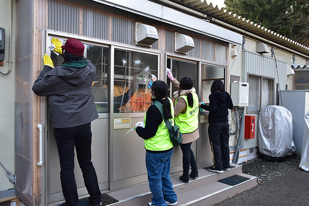 仮設住宅清掃の様子