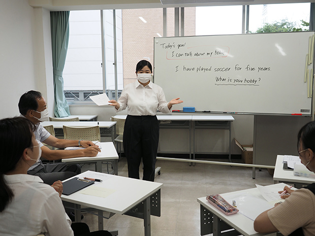 中高（英語科）の英語模擬授業の様子。