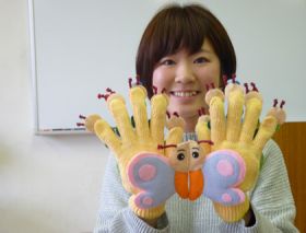 最後に掌を返すと立派なちょうちょに大変身! この魔法が子どもたちの気持ちをしっかりとらえるのです。