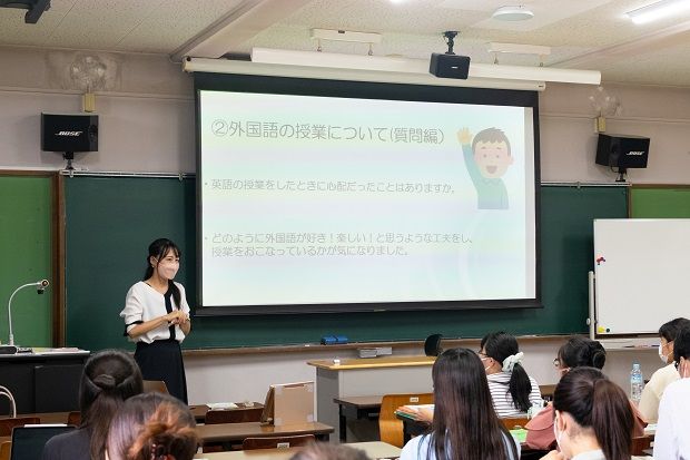 学生の質問に答える原市南小学校の松崎先生