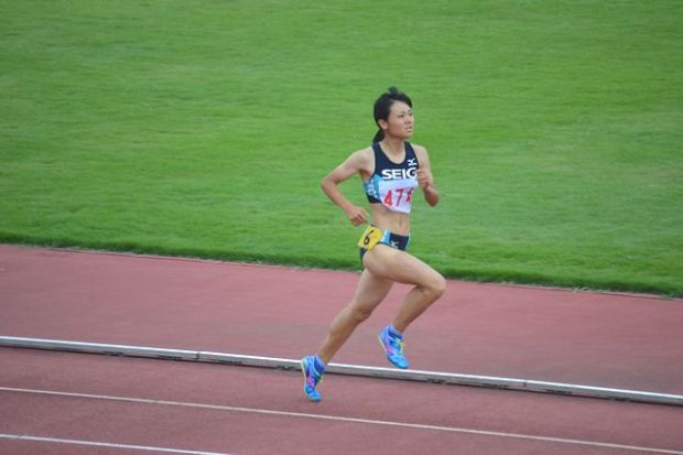 女子８００ｍ決勝でも２′１６″７２で走り８位入賞をはたしました。