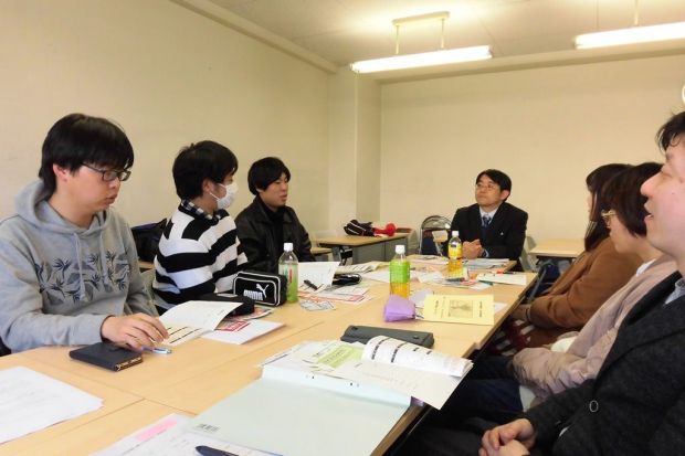 事前学習会の様子です。旅行会社の方から色々と説明してもらいました。これで安心してフィンランドへ旅立てますね!