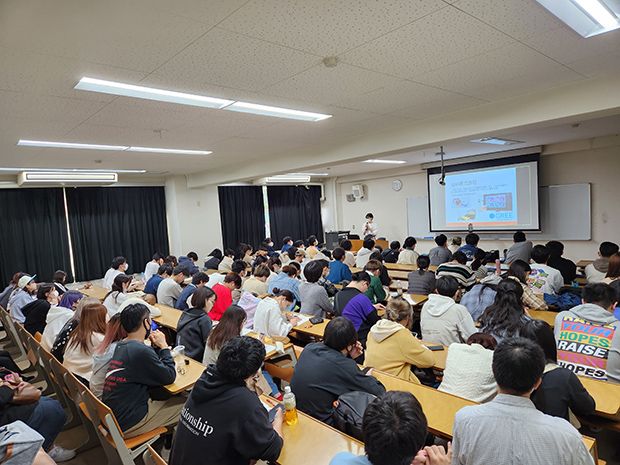 医療機関での対人援助職に興味を持つ学生が多く、2つの会場が満員に